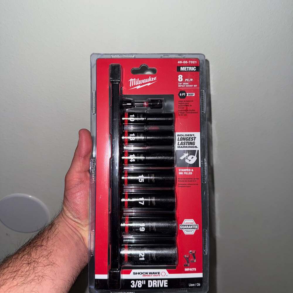Milwaukee SHOCKWAVE Impact Duty 3/8 Drive SAE Deep 6 Point Socket Set (8-Piece)